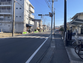 �O�ʓ��H�܂ތ��n�ʐ^�@-